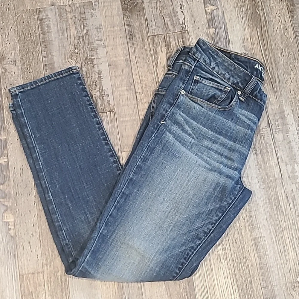 American Eagle "Skinny Jeans" Size 6| Medium Wash - Picture 4 of 5